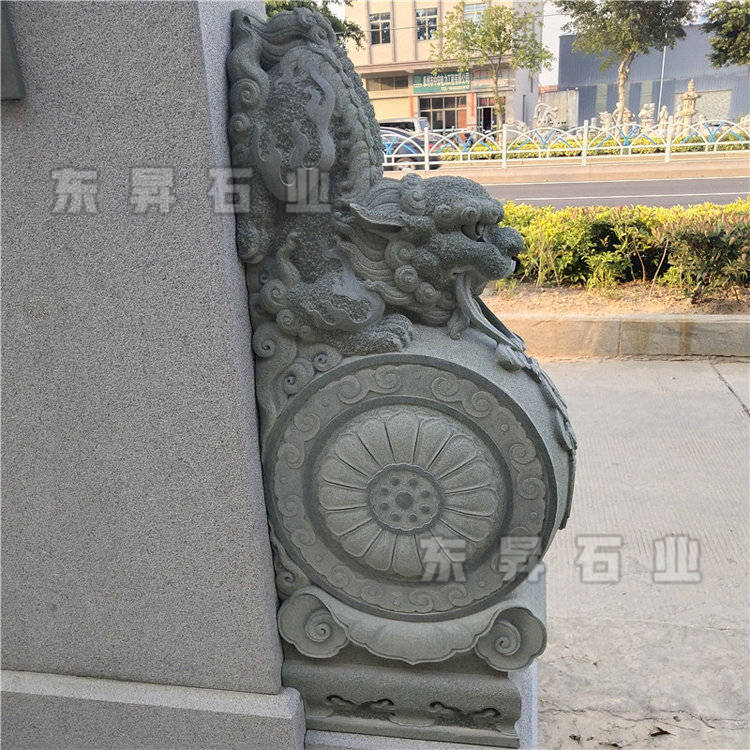 一种是以徽派祠堂宅门抱鼓石为代表的样式,笔者称之为"螺蚌抱鼓石"