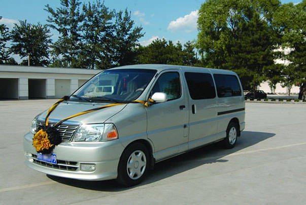 新车情报比亚迪高端混动mpv夏纯电续航200km疑似撞脸