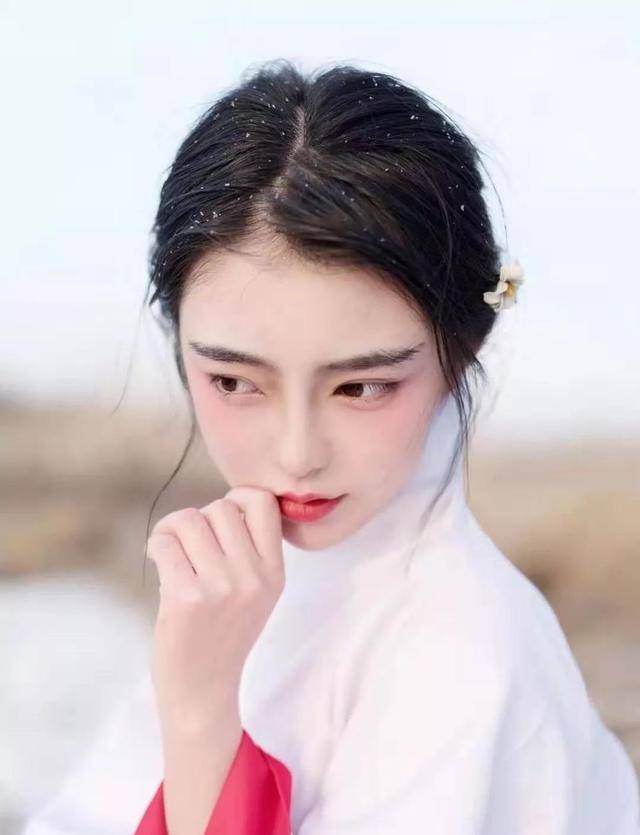 长相狐媚的面相的女生图片