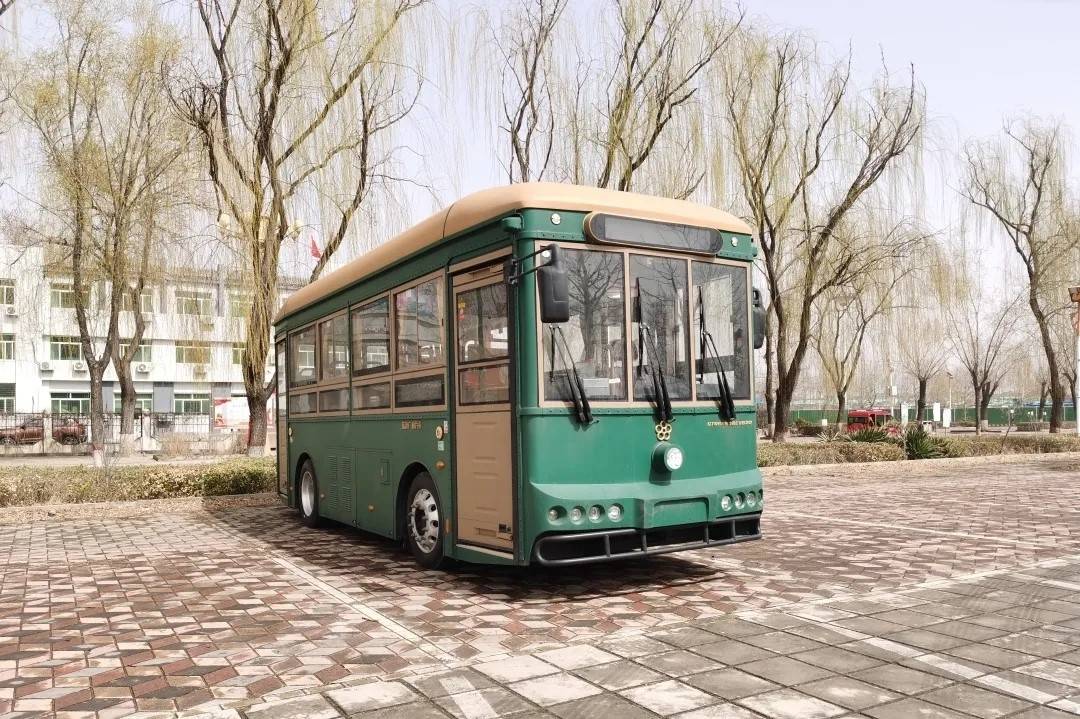 银隆铛铛车驶入白洋淀景区 车好景美增色雄安新区