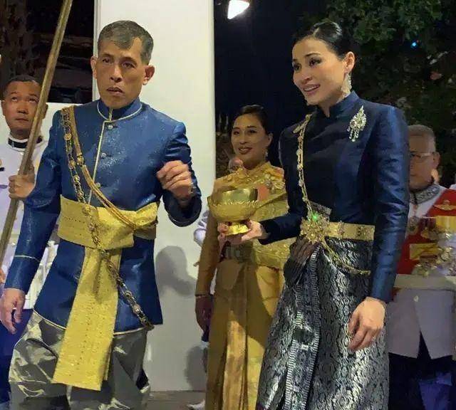 泰国国王王后 dc71ae56c5794c39adb105d7500b1144.jpeg