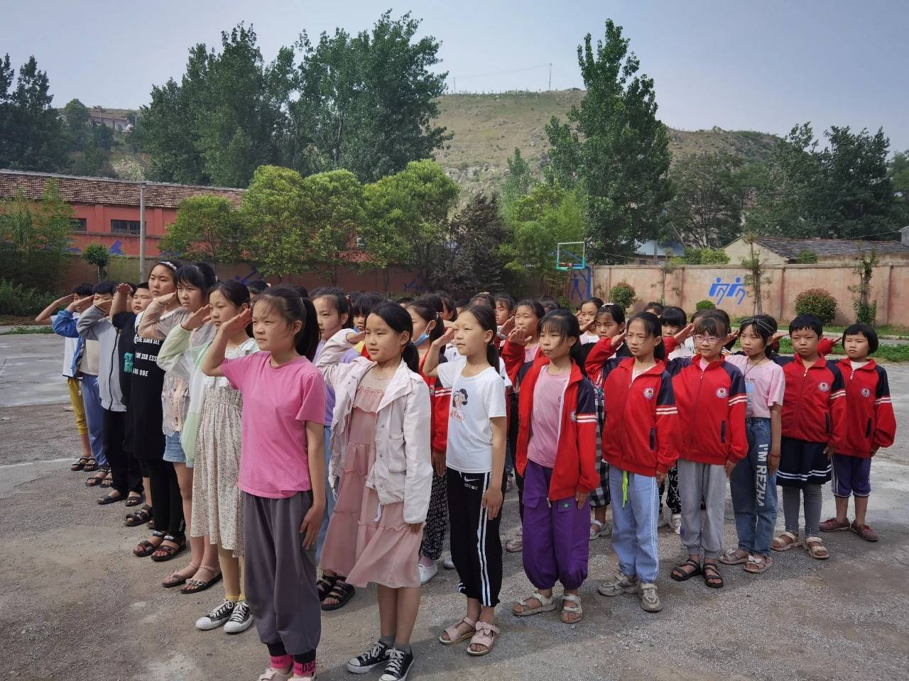 "心乡连"艺术支教走进条河镇鱼山明德小学