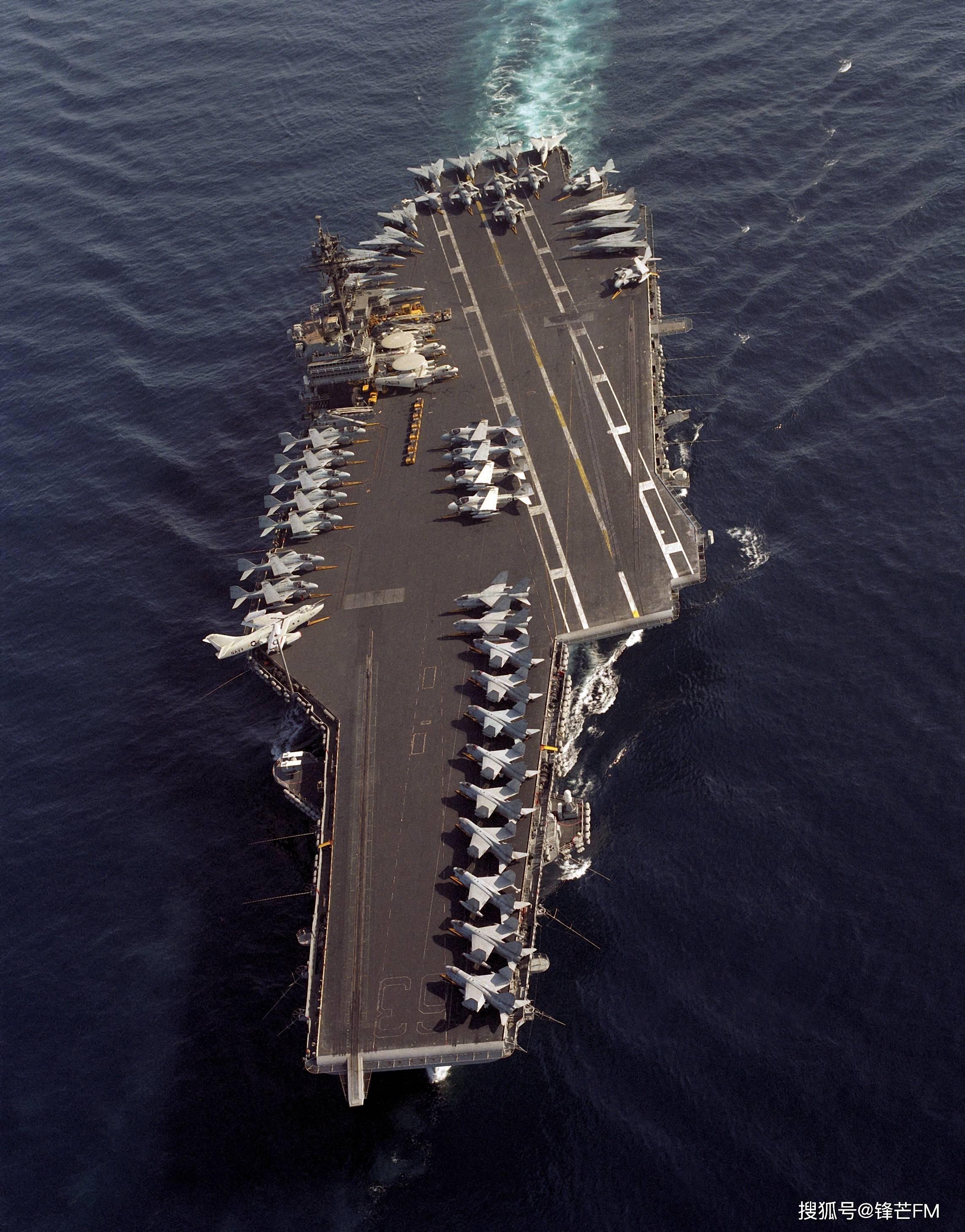 1961年,小鹰级航空母舰的首舰"小鹰号"服役