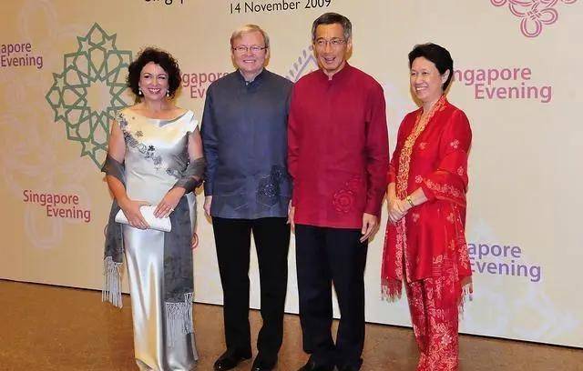 新加坡第一夫人罕见发声 爱穿娘惹装配凉拖 还是高知女学霸 何晶