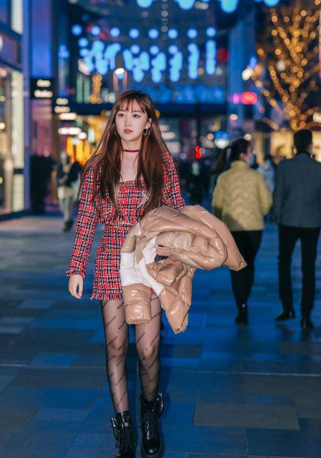 冬天街头的大长腿,绝对是整条街的焦点,这几款搭配你们喜欢吗