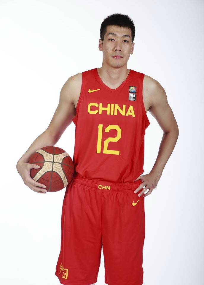 中国男篮发布官方写真,cba广东男篮 辽篮球员领衔