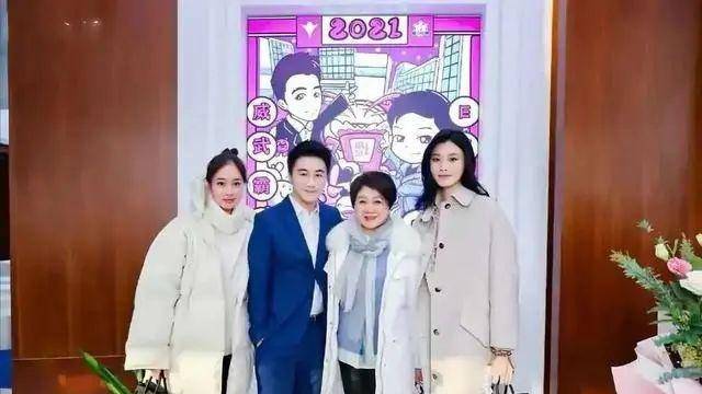 贵妇|奚梦瑶为受四太认可真拼！增肥还拎“贵妇包”，却没了名模好品味