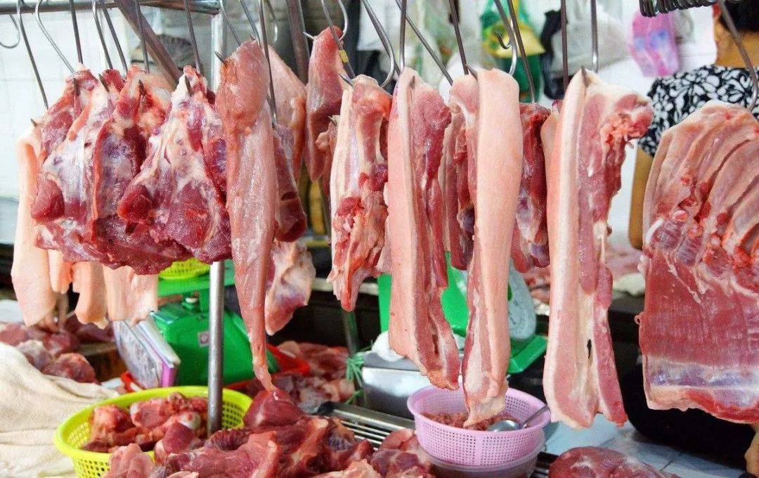 猪肉降价商贩1天灌2000多斤香肠：最高营业额可达八九千