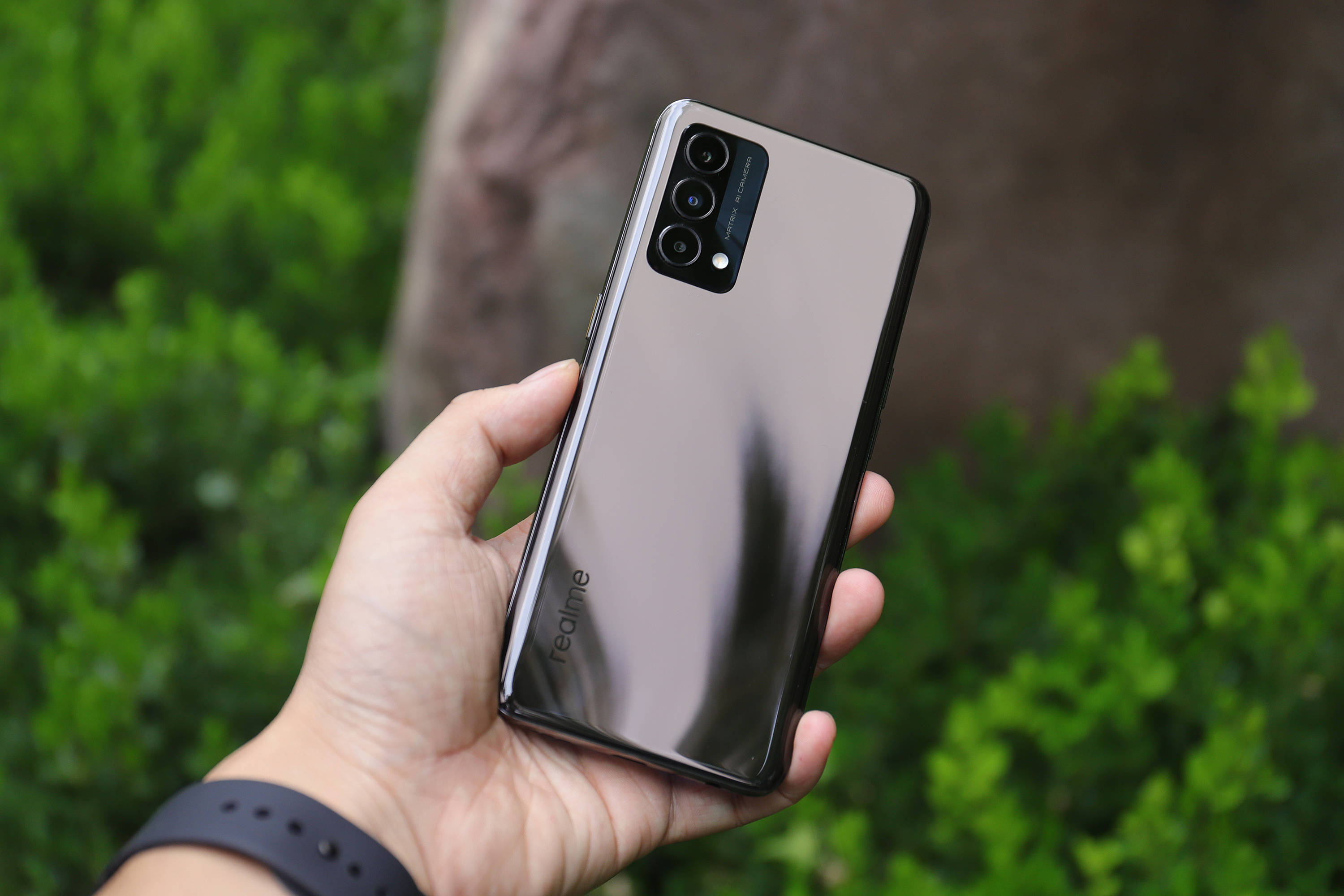 高颜值 50w闪充:真我q3 pro狂欢版大内存版来了