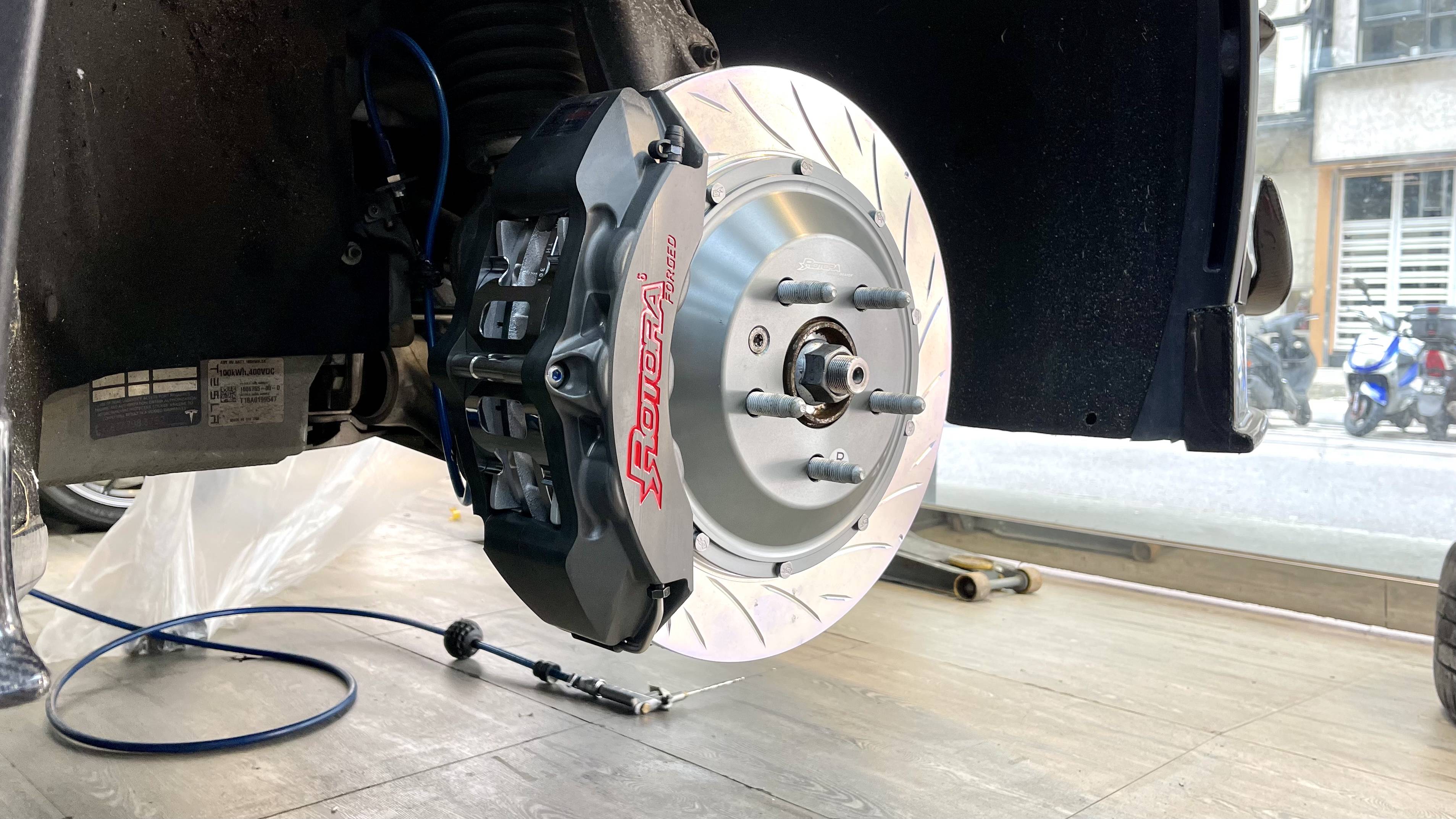特斯拉modelx改装rotora刹车系统