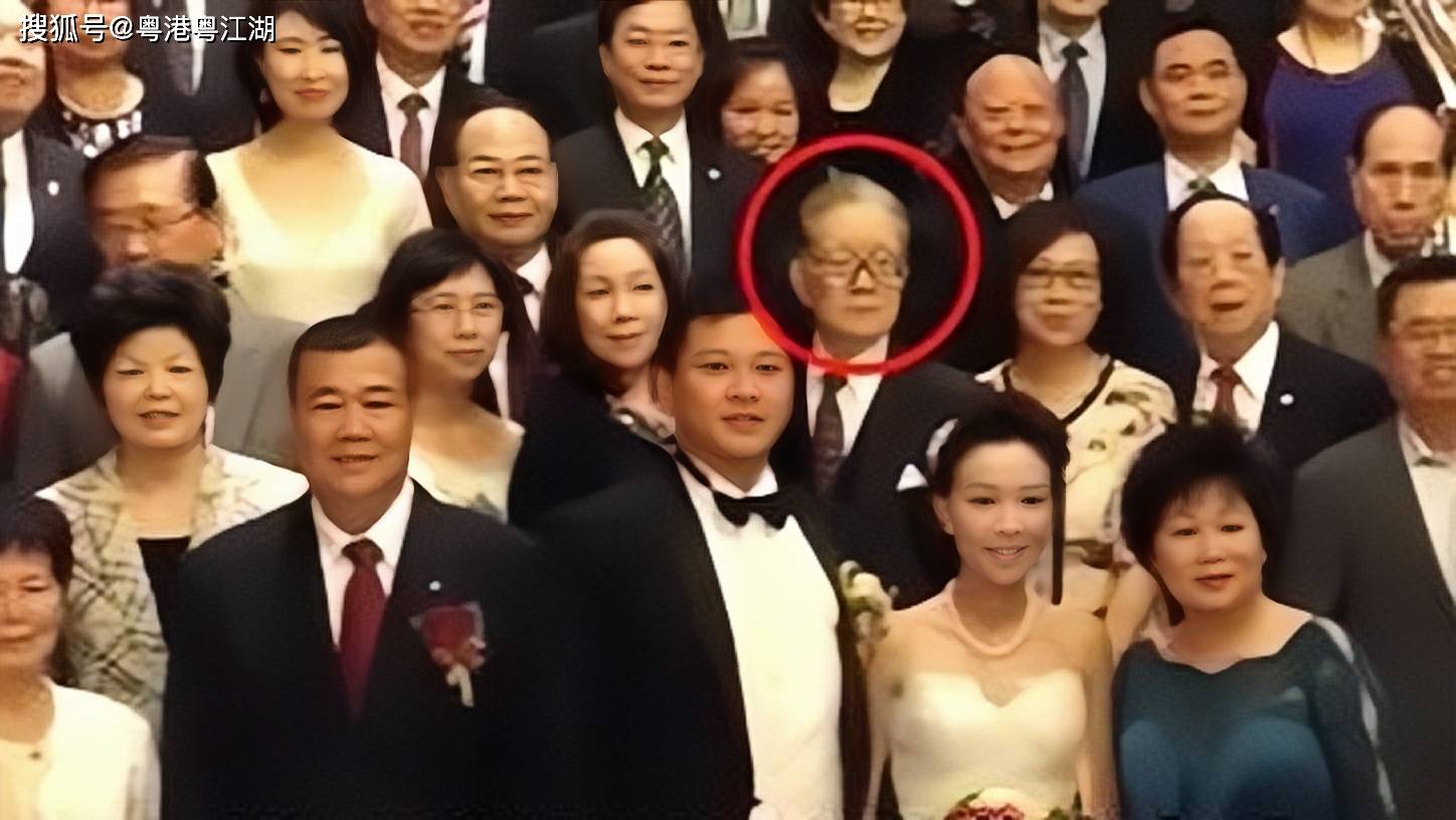 香港屯门江湖猛人婚宴新义安前龙头向华炎也有出席到贺