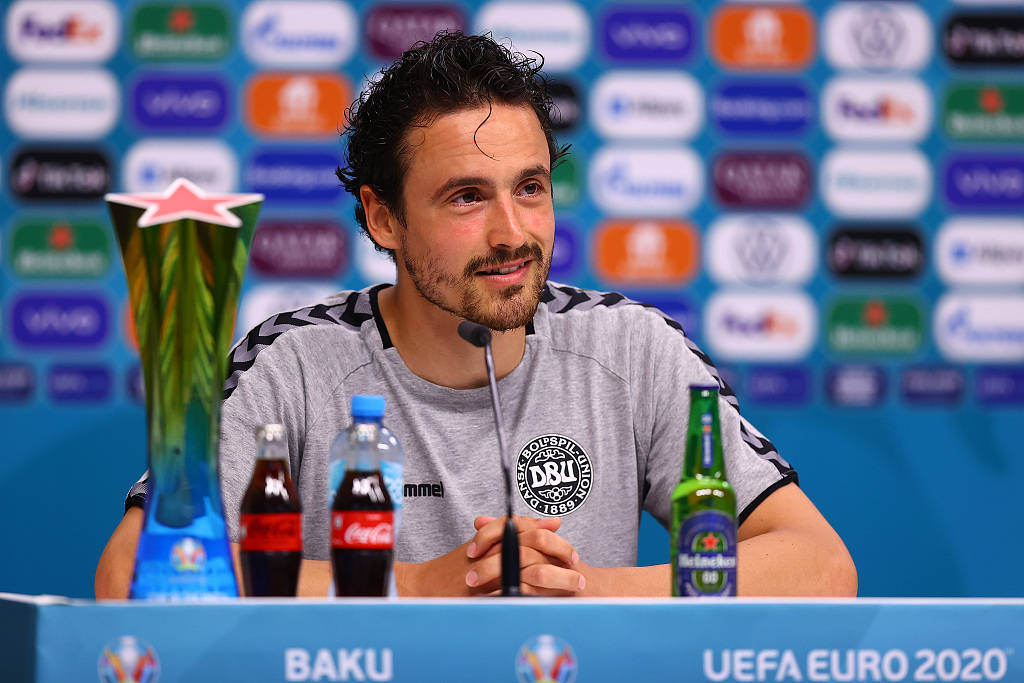 高清图:捷克1-2丹麦 尤尔曼德莱尼出席发布会