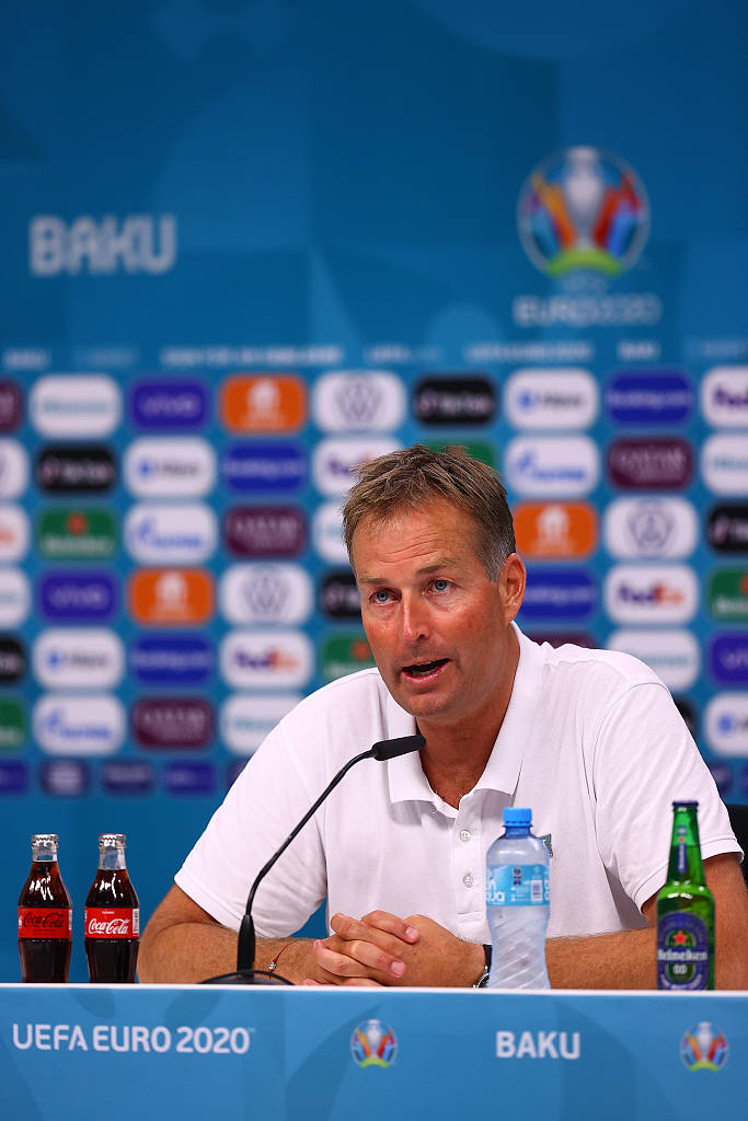 高清图:捷克1-2丹麦 尤尔曼德莱尼出席发布会