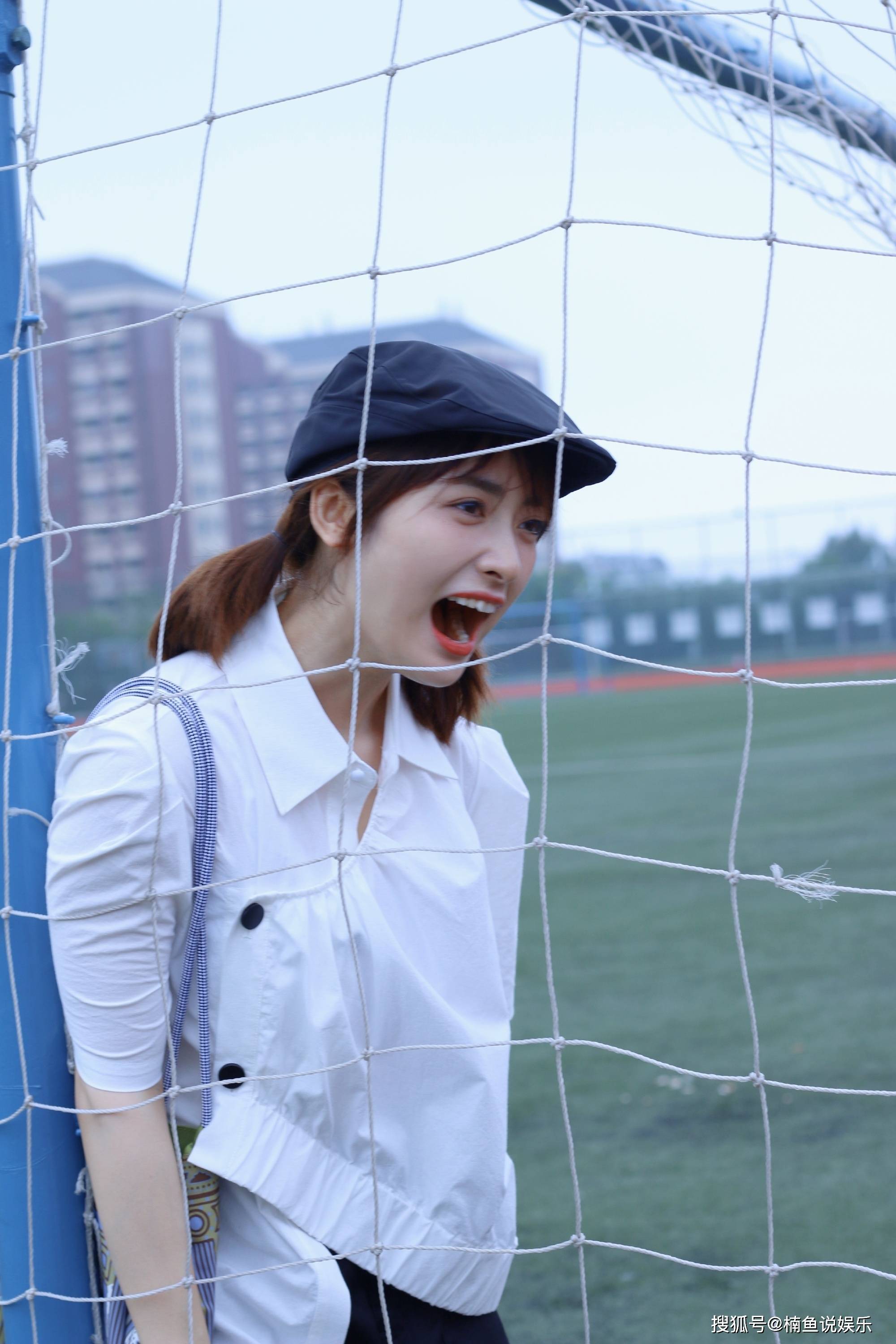 沈月双马尾造型太甜了身穿白衬衫笑靥如花多少人的校园初恋