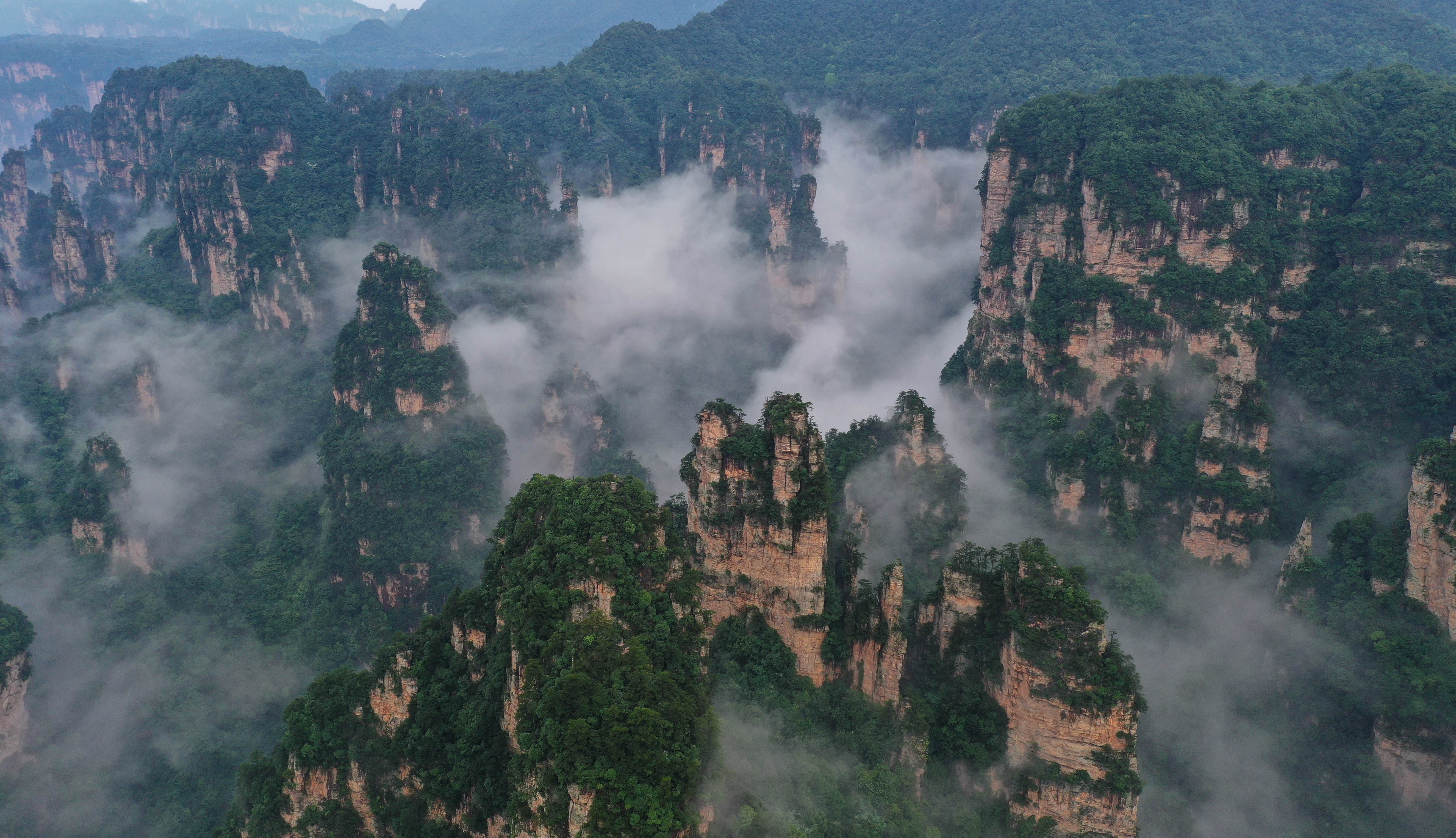 張家界:十里畫廊雲漫峰林