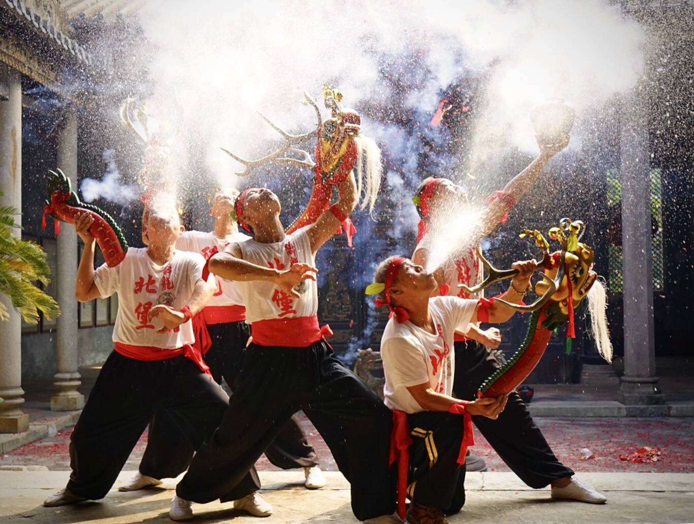 1 12 广东省中山市西区,长洲黄氏大宗祠于2009年列为国家级"非遗"醉