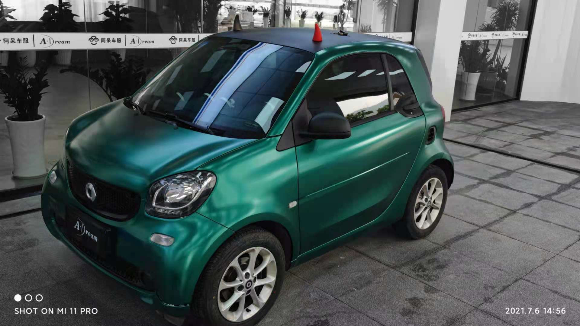 阿呆车服·漆面改色膜——奔驰smart·电光祖母绿_搜狐汽车_搜狐网