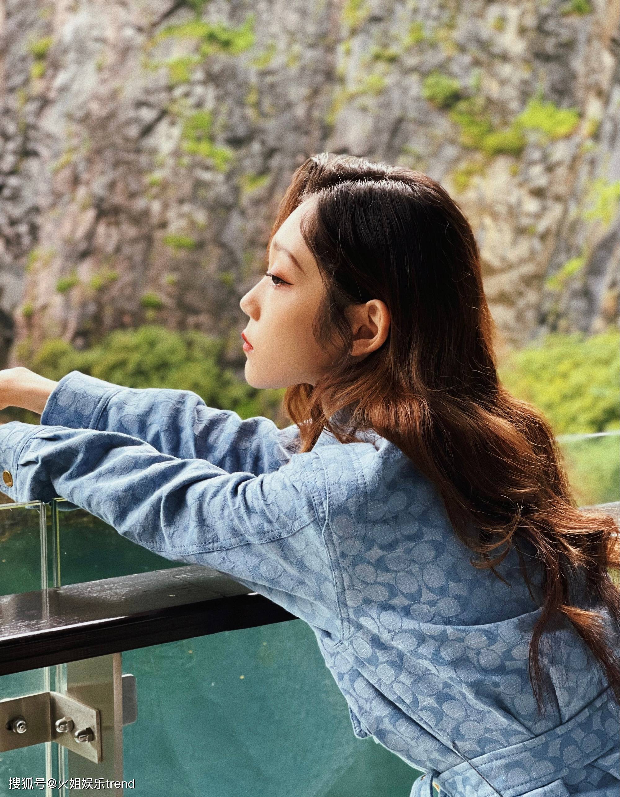 希林娜依·高侧颜上热搜,网友对其颜值不买账