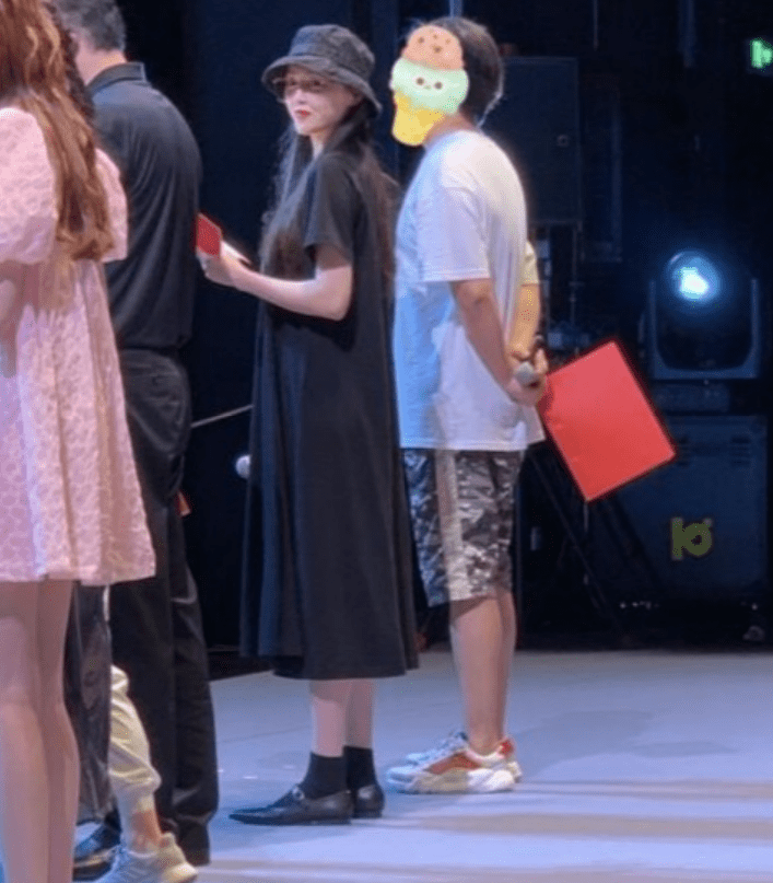 传闻|曝唐嫣小腹隆起疑似有喜，本人晒自拍力破二胎传闻，37岁依旧娇艳