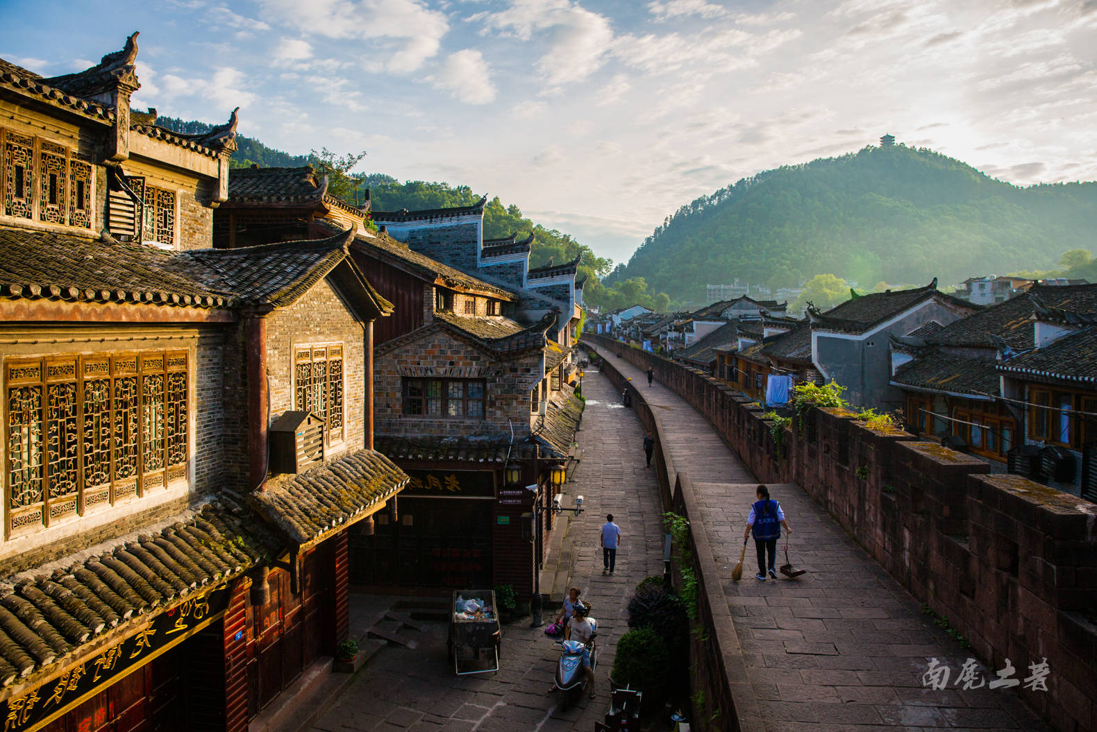 凤凰古城有凤凰九景，它们才是凤凰古城的精华所在。|凤凰|杨家祠堂|凤凰古城_新浪新闻