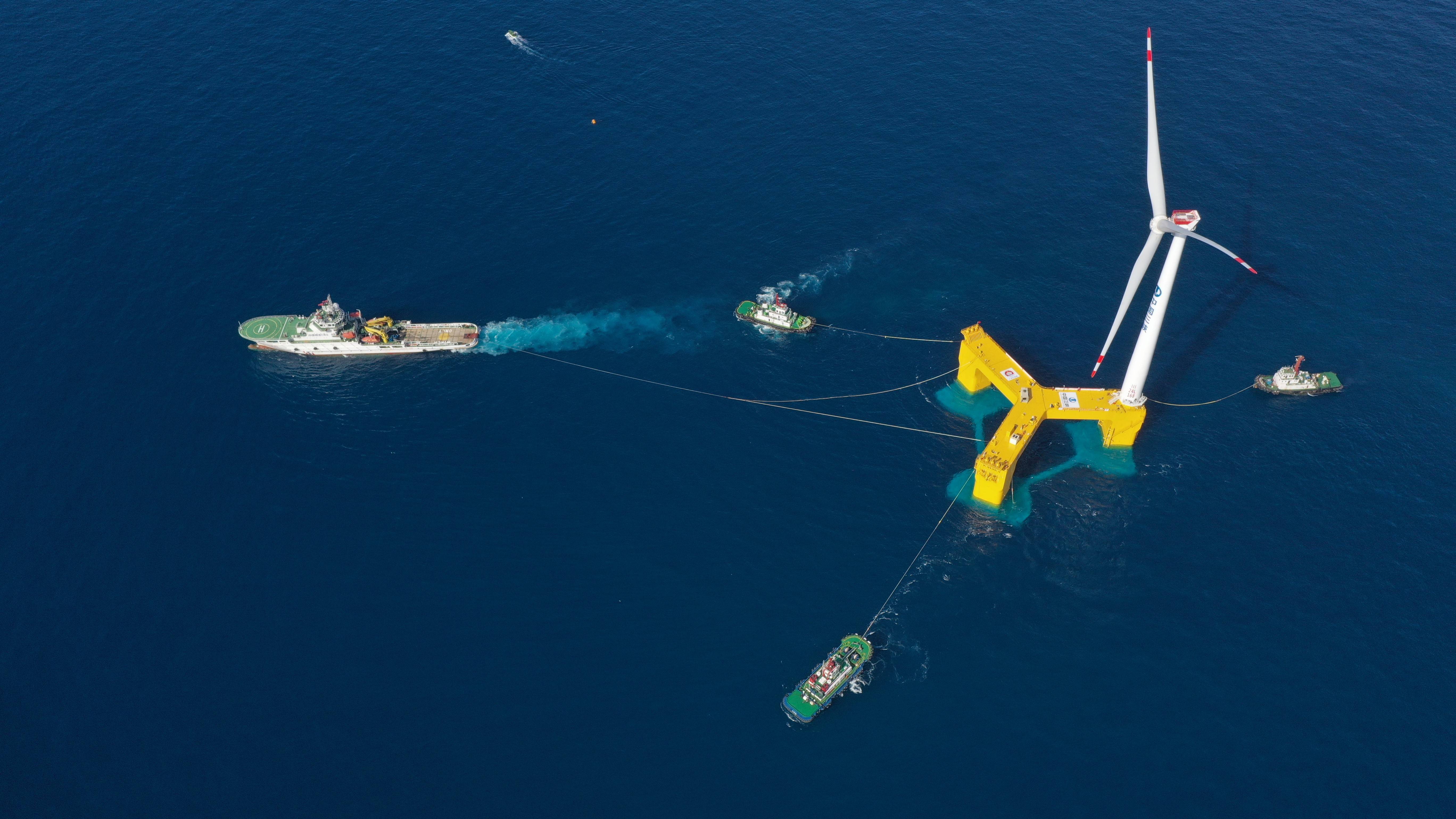 全球首台漂浮式海上风电机组顺利安装三峡能源助力高端装备升级
