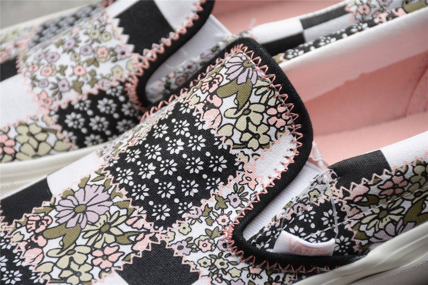 色调|万斯小碎花 Vans Classic Slip-on 黑白粉拼接一脚蹬帆布鞋
