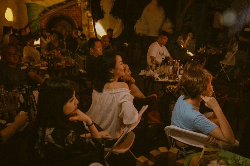 四海唐人街x朗德演艺丨西北首家酒吧沉浸式戏剧演出震撼开演