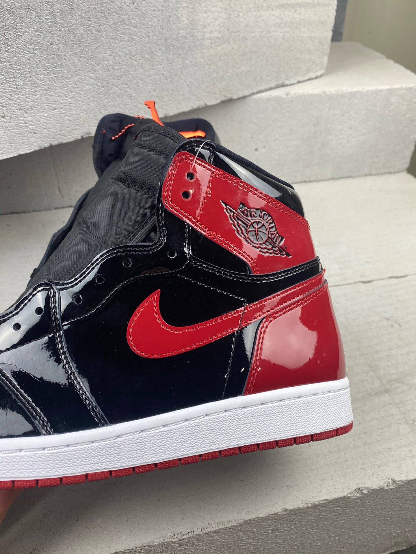 镜面|乔丹黑红 Air Jordan 1 OG Bred Patent 高帮漆皮镜面篮球鞋评测