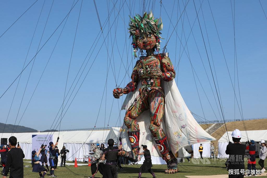 2020东京奥运会迎来高10米重1吨巨大人偶mocco日本人真会玩儿
