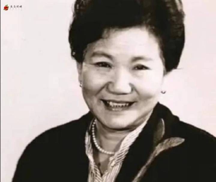 舞台|赵丽蓉、巩汉林小品《打工奇遇》，老太太唱功真不错，这段成经典