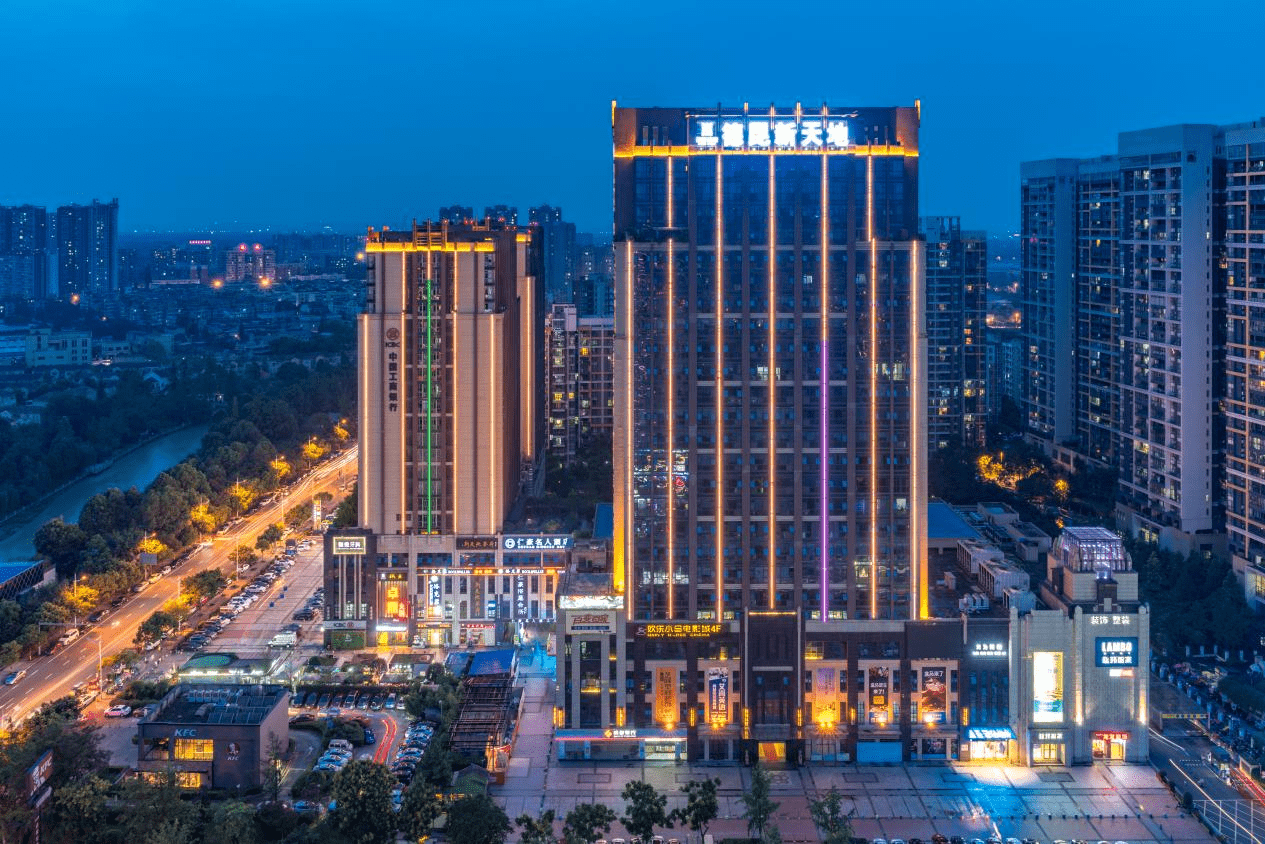 温江楼宇经济地标德坤新天地(戚原 摄)