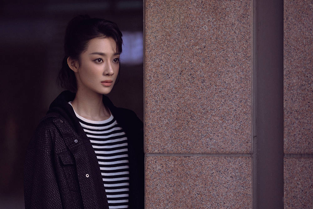 孙佳雨《心跳源计划》开播 造型突破角色反差引关注_莫莉