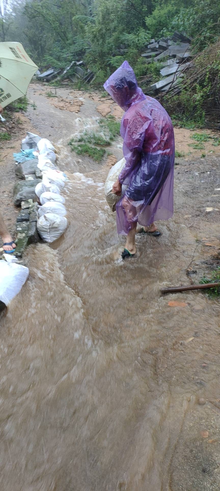 登封窑行动纪实_洪水