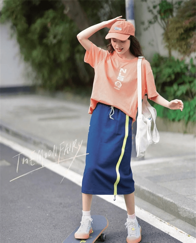夏天|“袜子+长裙”，遮肉显瘦又时髦，很难撞衫