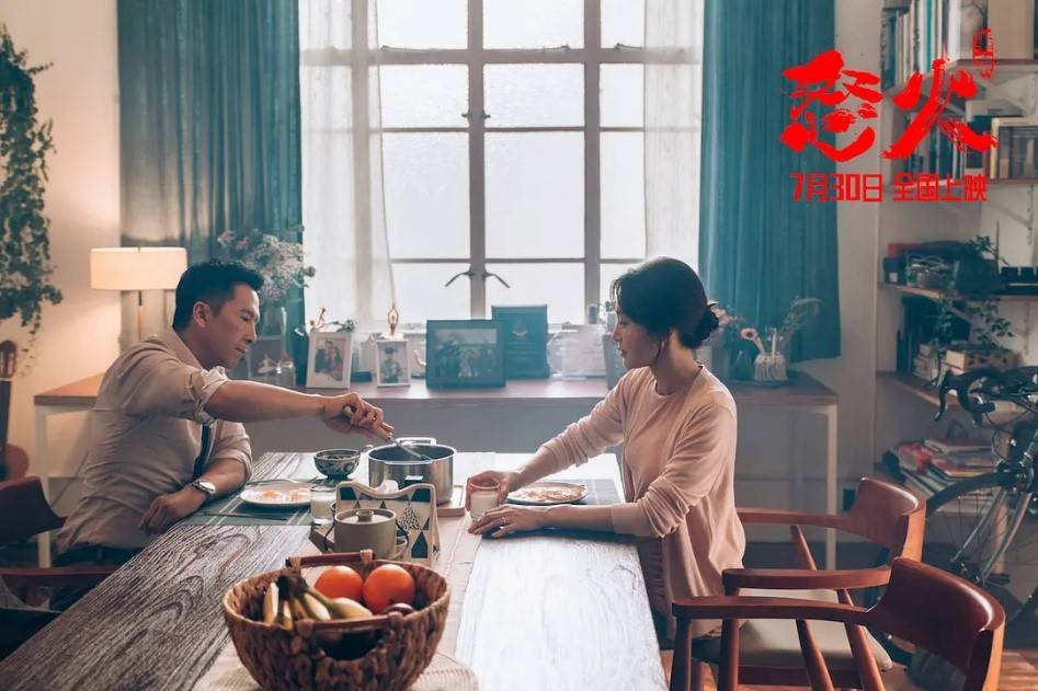 电影|秦岚现身电影《怒火·重案》首映礼 现场追忆导演陈木胜