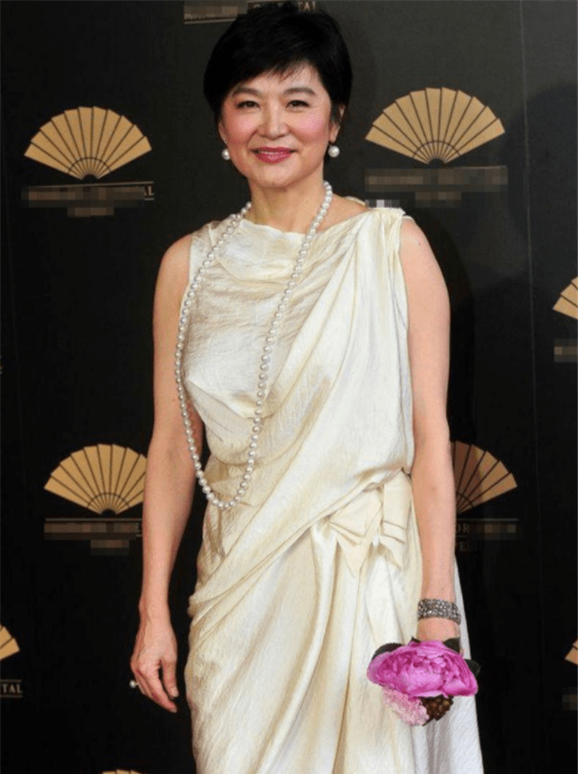 林青霞|66岁林青霞骨子里散发着优雅