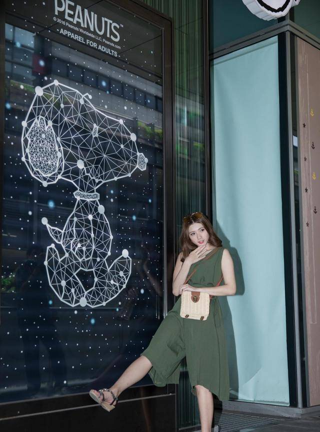 颈部|连衣裙穿起来非常有魅力了,一件休闲又清凉的连衣裙解决穿衣烦恼