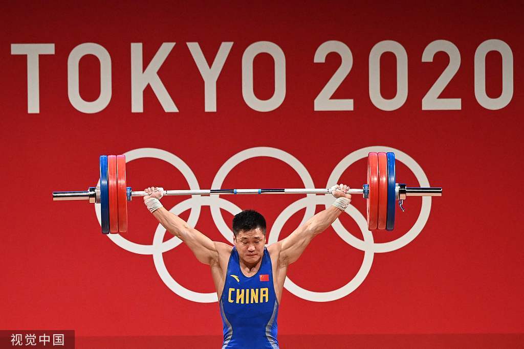 高清男子举重81公斤级决赛吕小军全力抓举杠铃