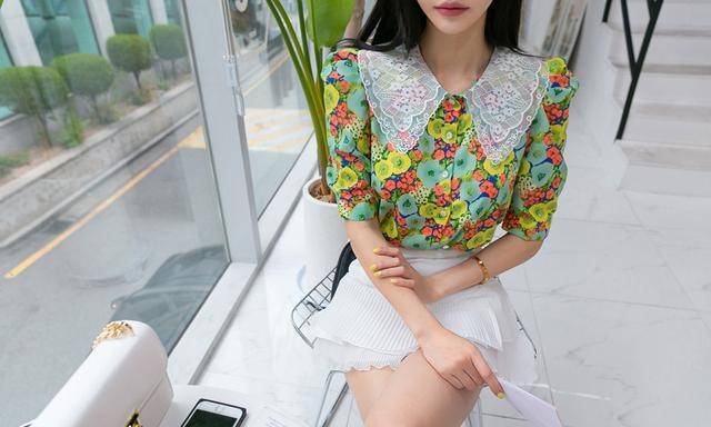 图案|韩国模特孙允珠韩版夏日炫彩碎花印花蕾丝花边上衣网拍