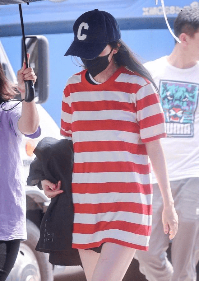 出圈|杨幂再次美出圈,腿细到不用P图,原装身材就是耐看