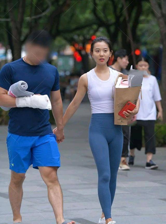 辣妈|爱美不是年轻女子的专属，辣妈也可以时尚靓丽，还多了一种成熟美