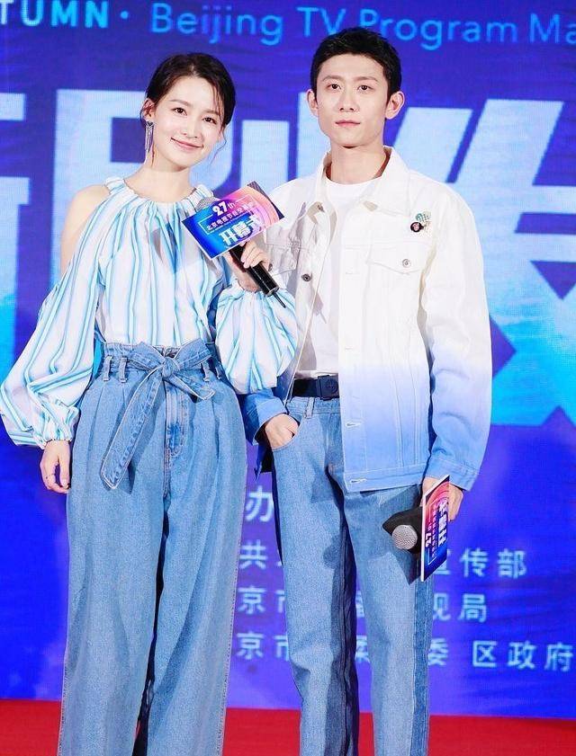 身材|李沁这造型真奇特，穿条“柱子裤”，感觉比张一山腿“粗”一圈