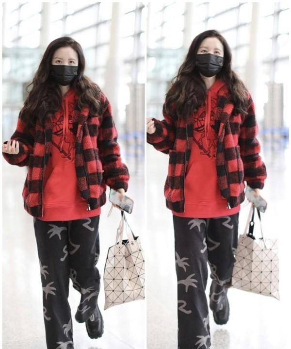 张萌|张萌穿得可真不像个老板娘,套了件睡裤就出门,素颜也不在乎