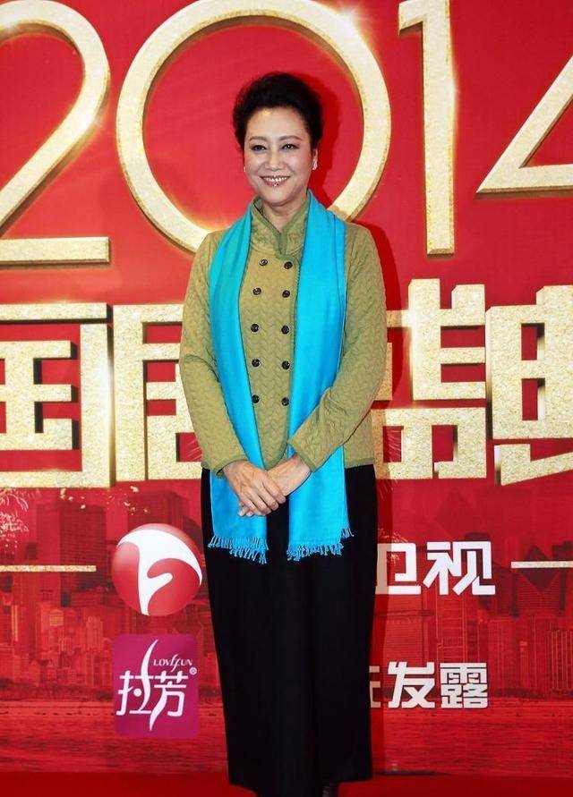 王丽云|车晓妈妈不愧是一级演员，就算穿着朴素的服装，看着也很端庄