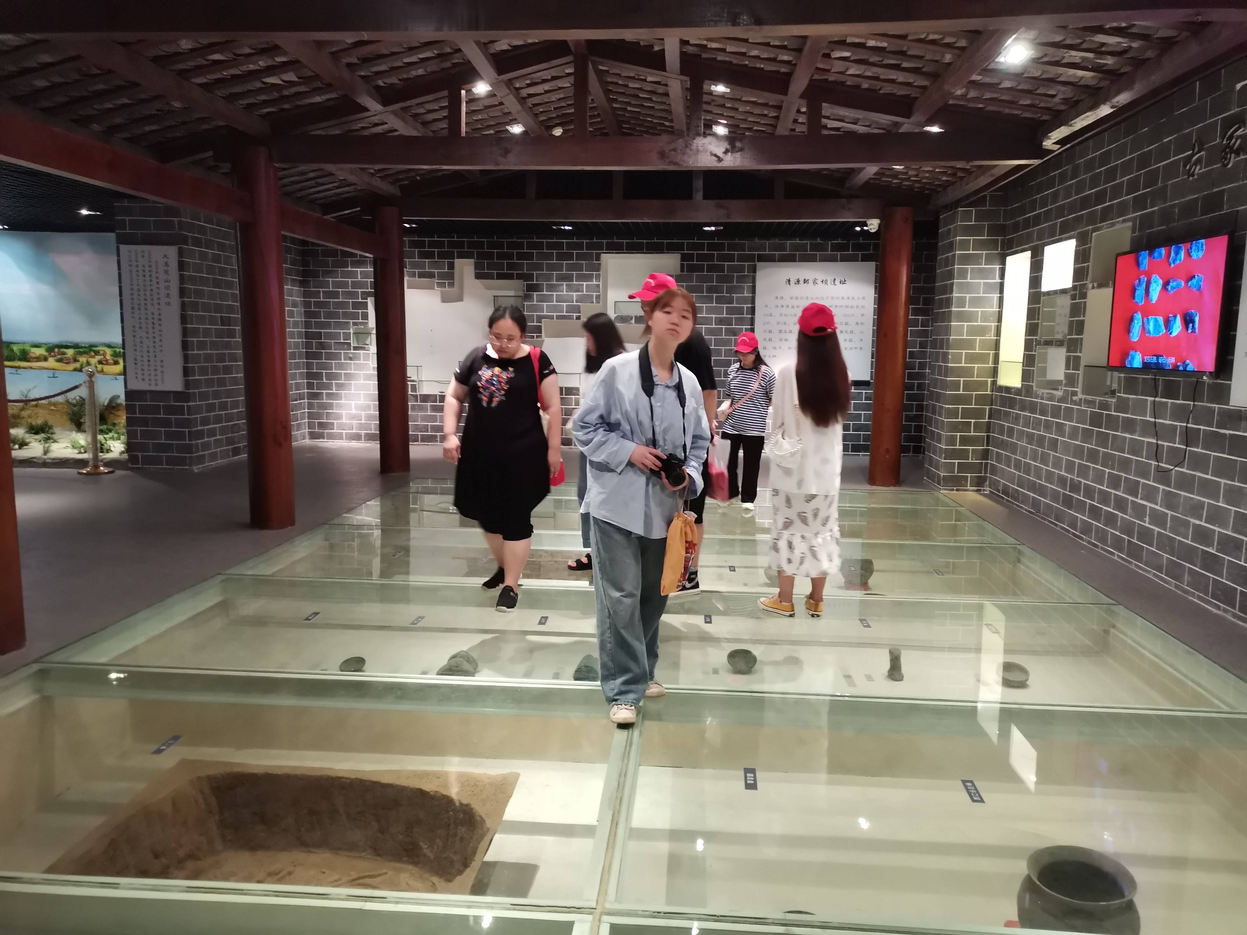 重庆学子三下乡走进博物馆培育民族心