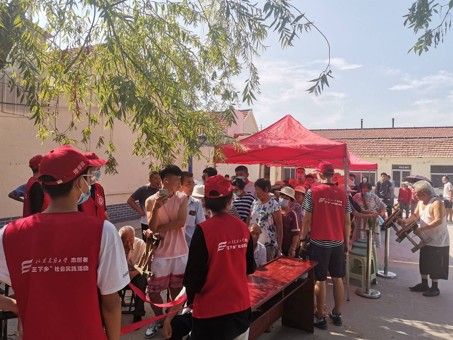 山东学子三下乡:助力新冠疫苗接种,青年志愿者在行动