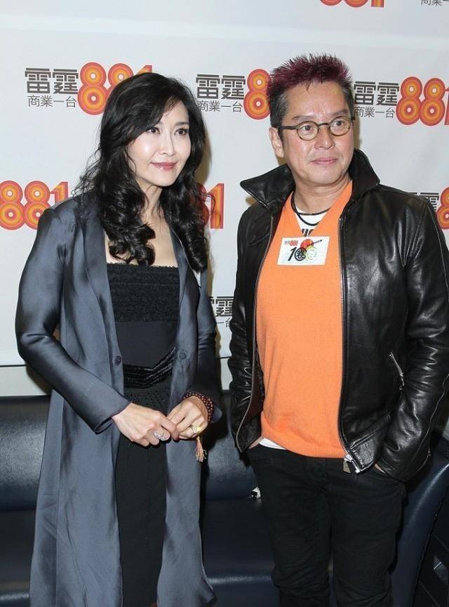 好身材|港星叶玉卿虽然穿着保守，但好身材也藏不住，和谭咏麟同框挺养眼
