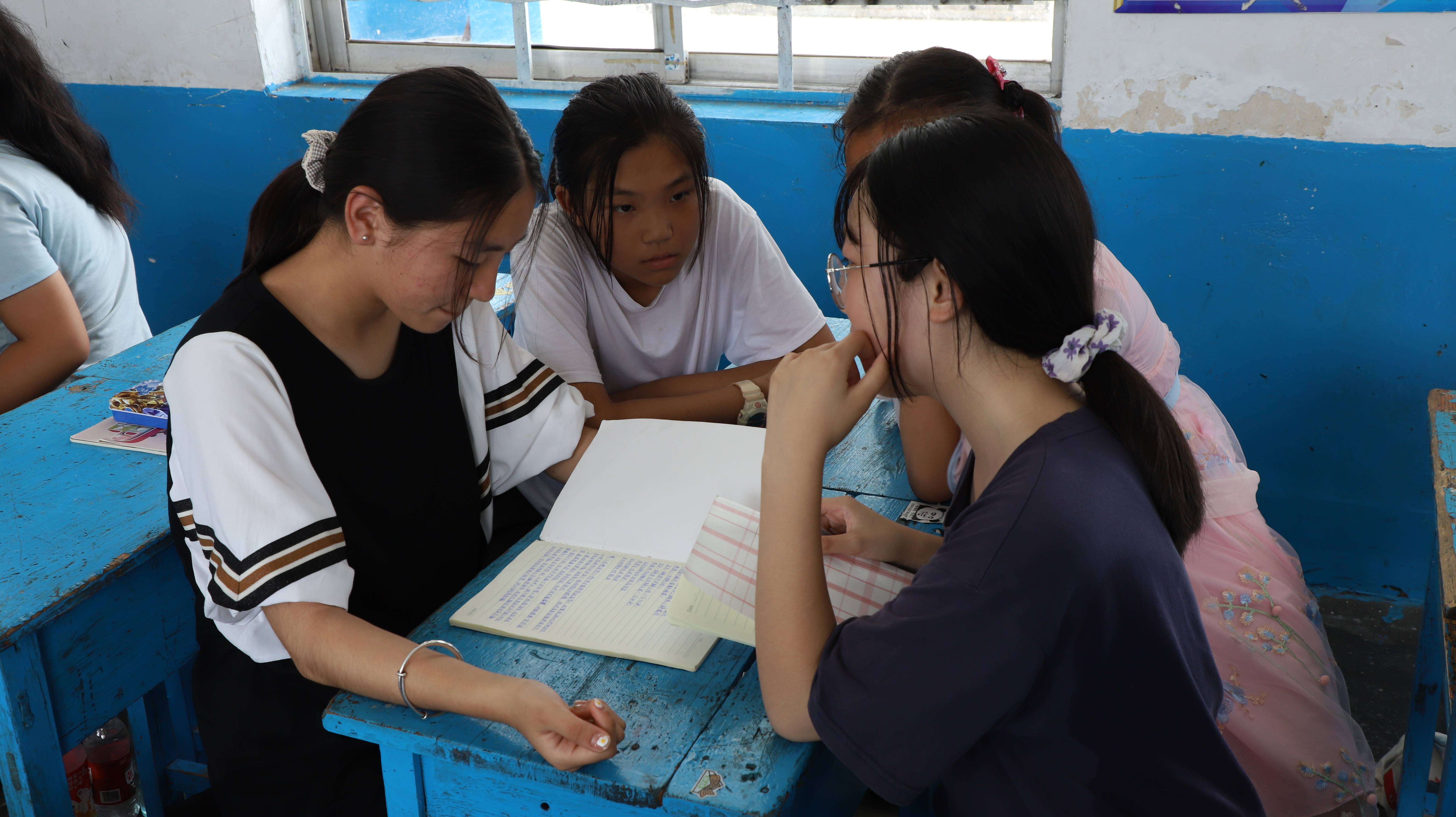 精心准备了一场以"小学生打游戏弊大于利还是利大于弊"为辩题的辩论赛