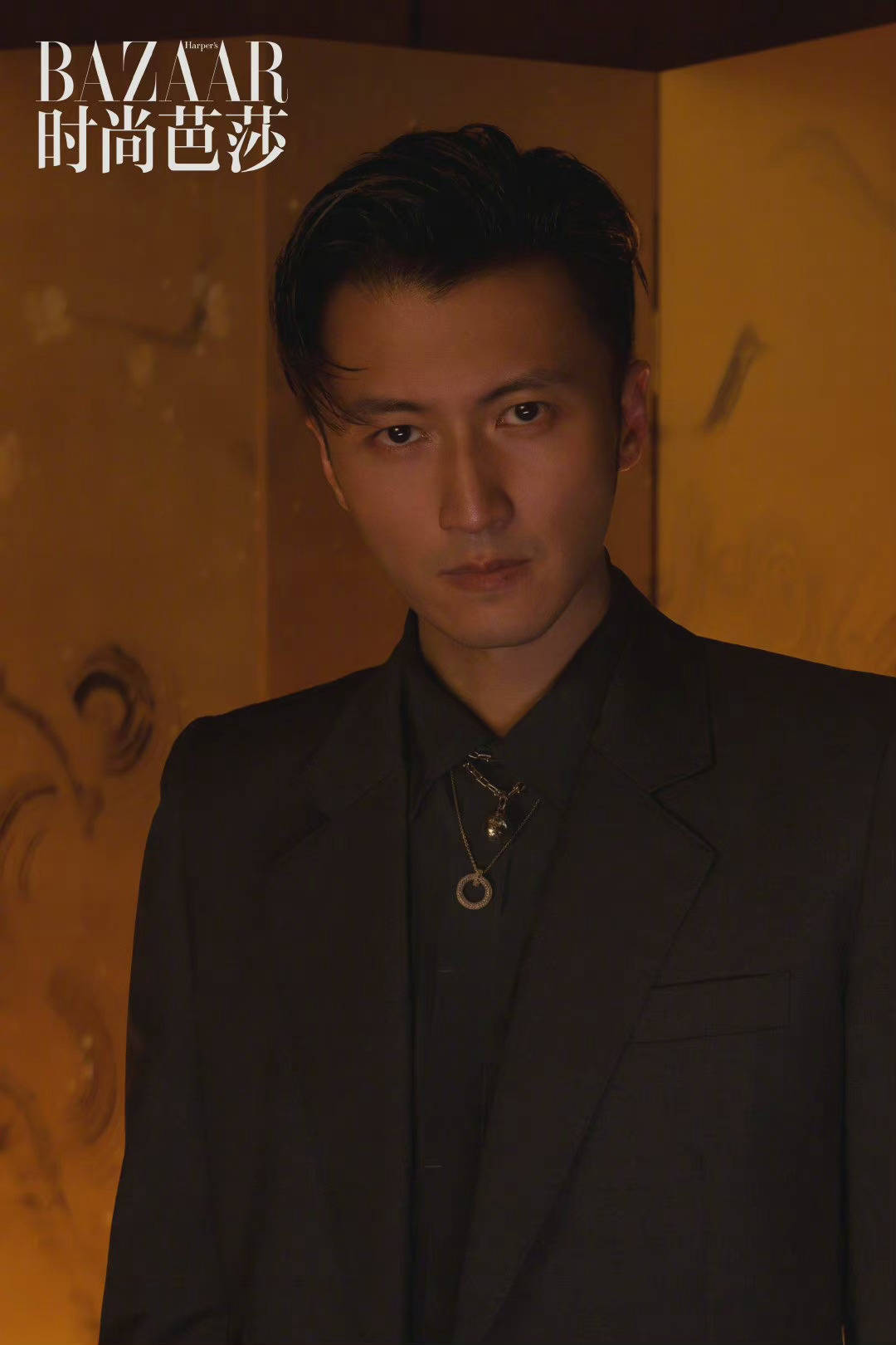 谢霆锋硬汉剃须肌肉线条瞩目 拍火焰大片目光盈盈