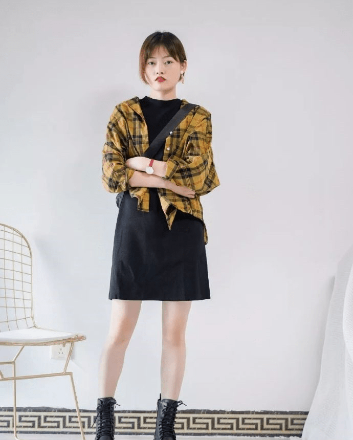 显得|女人不要再把“衬衫”塞裤子了，今年流行这样穿